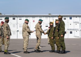 Lietuvai iškilmingai prisiekė 60 karių savanorių - 3