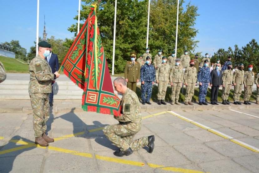 Lietuvos kariuomenės Mokymo ir doktrinų valdyboje –  kovinės vėliavos perdavimo ceremonija