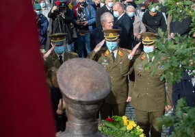 Kovojusios Lietuvos kariuomenės vadui brg. gen. A. Ramanauskui-Vanagui atidengtas antkapinis... - 3