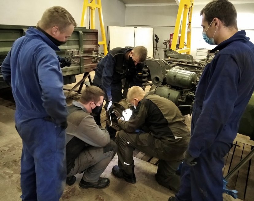 Mechaniko kursas: kariai mokėsi taisyti UNIMOG