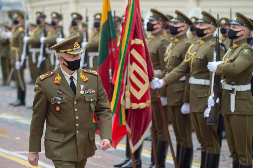 Generolas majoras Gintautas Zenkevičius iškilmingos ceremonijos metu išleistas į atsargą