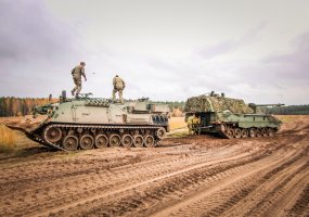 Generolo Romualdo Giedraičio artilerijos batalionas pasipildė modernizuotais Bergepanzer-2  - 1