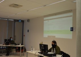 Nestandartinė Taikos meto užduotis – kariai savanoriai konsultuoja  piliečius  koronaviruso... - 4
