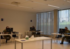 Nestandartinė Taikos meto užduotis – kariai savanoriai konsultuoja  piliečius  koronaviruso... - 1