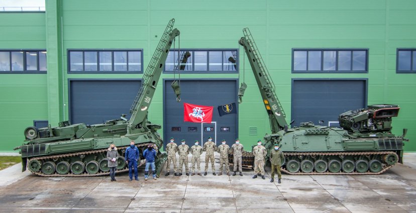 Generolo Romualdo Giedraičio artilerijos batalionas pasipildė modernizuotais Bergepanzer-2 