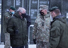 Krašto apsaugos ministras lankėsi NATO priešakinių pajėgų kovinėje grupėje  - 1