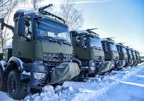 Lietuvos kariuomenės technikos parkas papildytas specialiosios paskirties AROCS sunkvežimiais - 7