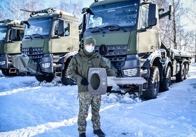 Lietuvos kariuomenės technikos parkas papildytas specialiosios paskirties AROCS sunkvežimiais - 5