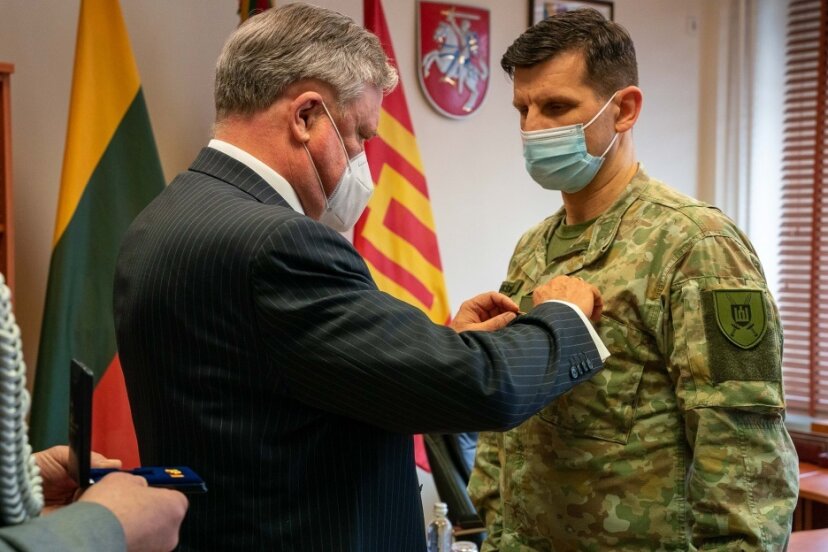 Sausumos pajėgų vadas apdovanotas Bundesvero aukso garbės kryžiumi