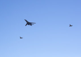 Virš Lietuvos praskridusio JAV bombonešio B-1B skrydį koordinavo ir Lietuvos kariai  - 4