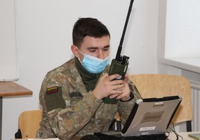 Lietuvos kariuomenės ryšininkai gilinosi į pėstininkų kovos mašinų „Vilkas“ ryšių sistemas  - 1