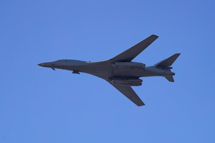 Virš Lietuvos praskridusio JAV bombonešio B-1B skrydį koordinavo ir Lietuvos kariai 