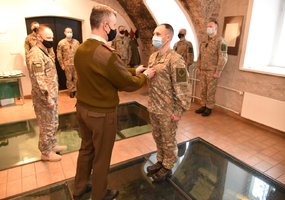 Kariuomenės vadas suteikė seržanto majoro laipsnį vrš. Artūrui Miklušiui - 1