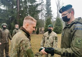 Artileristai užsitarnavo teisę dėvėti beretes: niekas ir nežadėjo, kad bus lengva, bet sunkumai... - 1