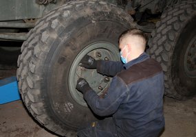 Lietuvos kariuomenės mokykloje parengti karinės transporto technikos remonto specialistai - 3