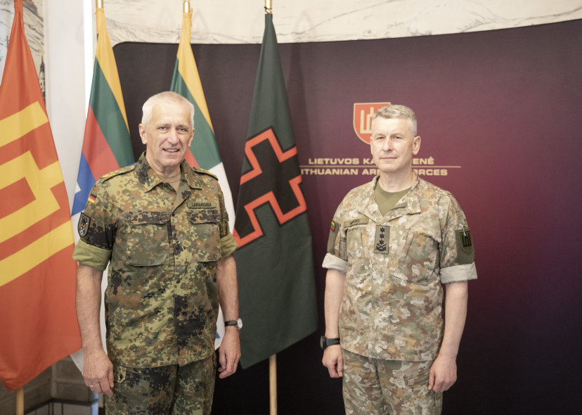 Lietuvos kariuomenės vadas: „Kariai – ne šventieji, bet jų veiksmus visada vertiname griežtai“ 