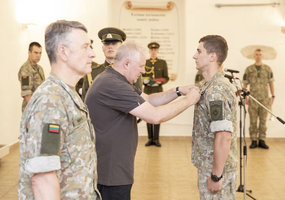 Apdovanoti iš tarptautinės operacijos Afganistane grįžę kariai - 4