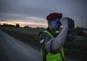 Fotoreportažas iš Lietuvos kariuomenės naktinio patrulio pasienyje prie Ignalinos - 4