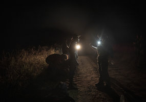Fotoreportažas iš Lietuvos kariuomenės naktinio patrulio pasienyje prie Ignalinos - 15