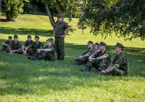 Rezervo karių pratybos: ko mokosi skirtingų patirčių kariai Inžinerijos batalione? - 2