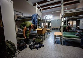 Lietuvos kariuomenė pradeda šių metų rezervo karių rengimą: pirmieji 100 atsargos karių atvyko į... - 2