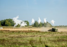 Lietuvoje ESBO stebėtojams pristatytos modernios pėstininkų kovos mašinos „Vilkas“ - 6