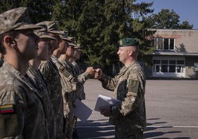 Dragūnų bataliono kariai įveikė pirmąjį karinio rengimo etapą - 2