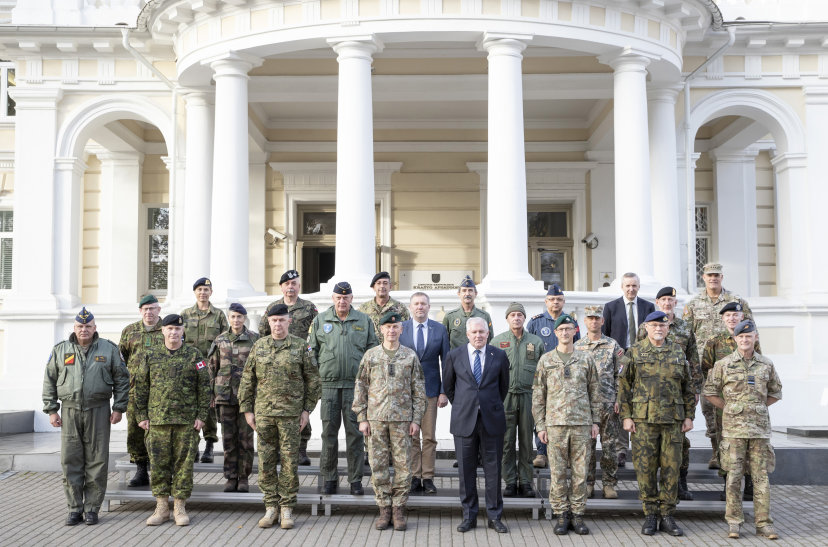 Į Lietuvą atvykę NATO kariniai atstovai supažindinami su padėtimi prie Aljanso rytinės sienos 