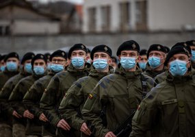 „Inžinieriaus take“ išlietas prakaitas atsipirko su kaupu: jaunųjų karo inžinierių galvas papuošė... - 8