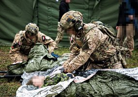 Specialiųjų operacijų pajėgų kariai gilino taktinės pagalbos nukentėjusiesiems mūšyje žinias - 1