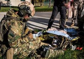 Specialiųjų operacijų pajėgų kariai gilino taktinės pagalbos nukentėjusiesiems mūšyje žinias - 2