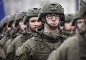 Lietuvos kariuomenės vadas: Pastarieji įvykiai Lietuvoje ir pasaulyje parodė, kad riba tarp karo... - 17