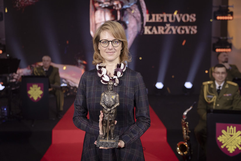 2021 metų „Lietuvos karžygio“ apdovanojimas  įteiktas diplomatei Justinai Jakavonytei –...