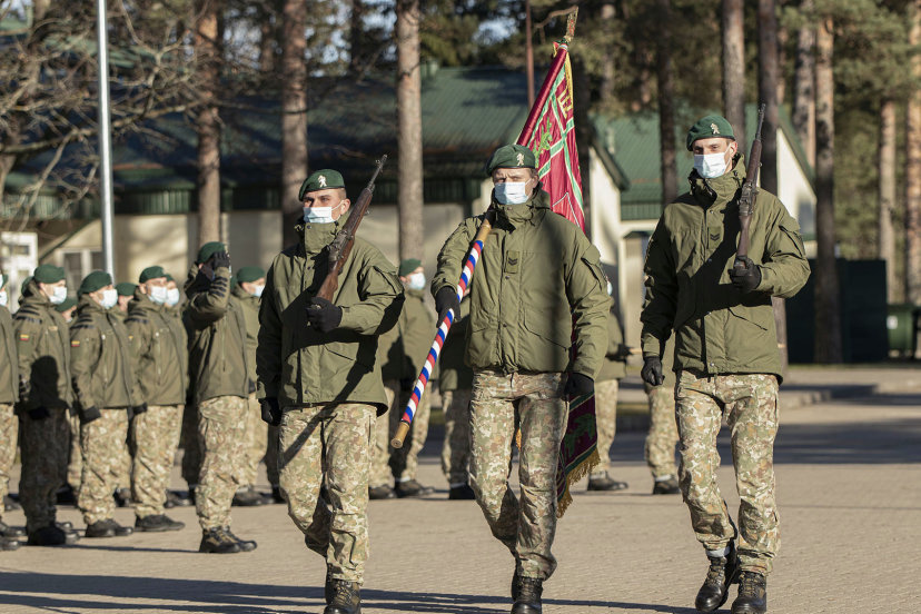 Lietuvos karių būrys išlydėtas į NATO misiją Irake