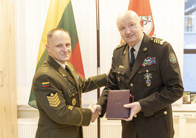 Lietuvos ir Latvijos kariuomenių vadai aptarė karinį bendradarbiavimą - 5