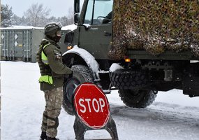 Karinių jūrų pajėgų kariai padeda saugoti stovyklą Druskininkuose  - 4