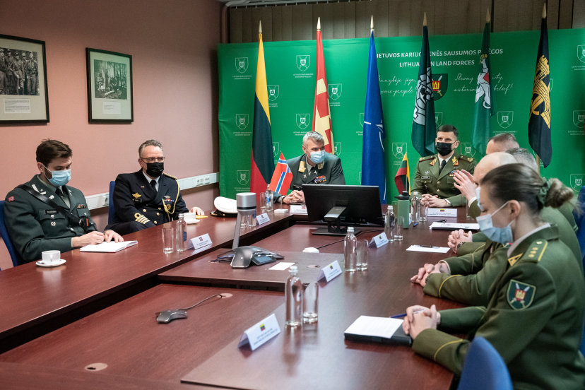 Lietuvoje lankosi trijų NATO šalių Sausumos pajėgų vadai