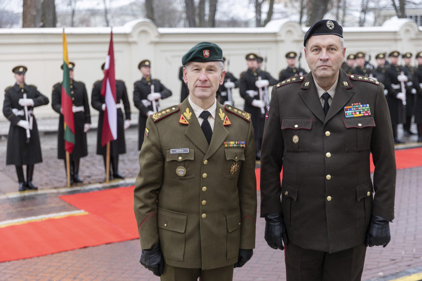 Lietuvos ir Latvijos kariuomenių vadai aptarė karinį bendradarbiavimą