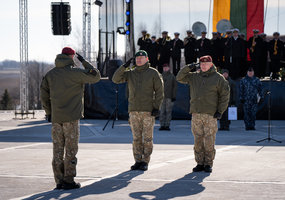 Kariai savanoriai prisiekė prie Lietuvos partizanų memorialo Kryžkalnyje  - 1