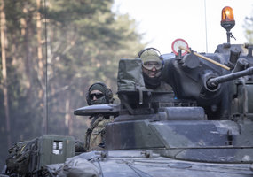 Prasideda NATO priešakinių pajėgų bataliono pratybos, į Pabradę vyksta karinė technika - 1