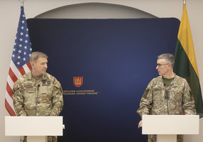 Lietuvoje lankosi JAV Sausumos pajėgų vadas - 1