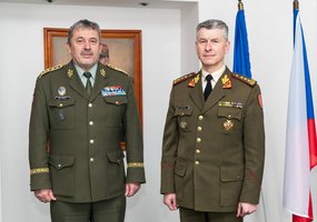 Lietuvos ir Čekijos kariuomenių vadai sutarė bendradarbiauti elektroninės kovos, komunikacijos ir... - 2