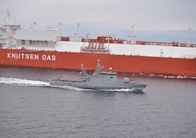 Lietuvos kariniai laivai palydi dujas transportuojančius laivus  - 2