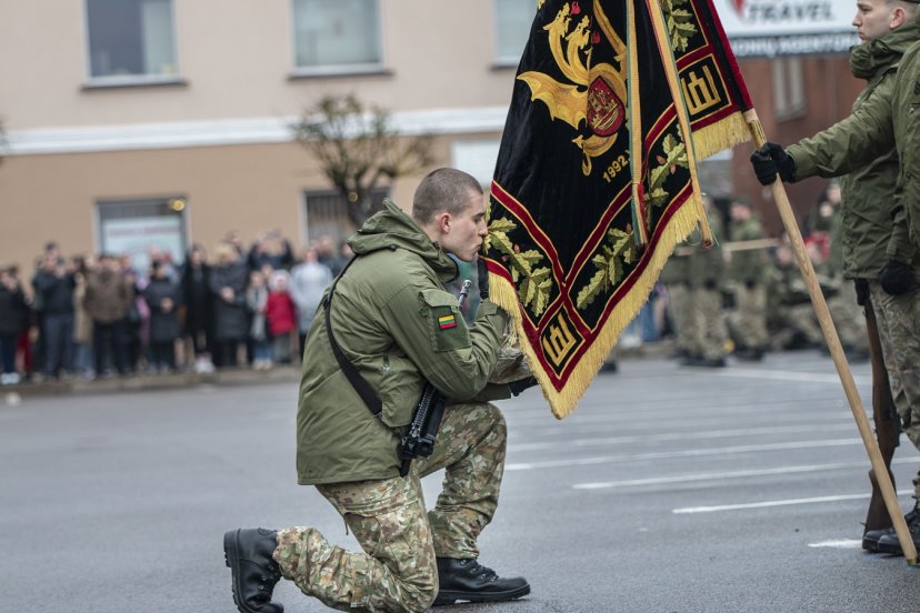 Kretingoje prisiekė Dragūnų bataliono jaunieji kariai 