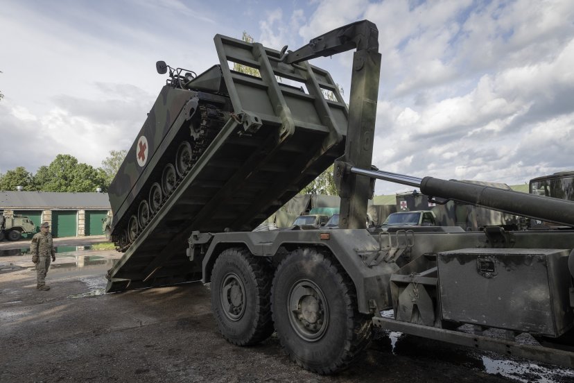 Lietuvos kariuomenės šarvuočiai M113 perduoti Ukrainai