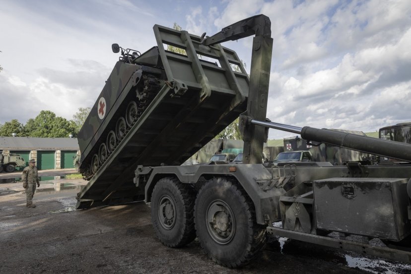 Lithuanian M113 tracked armored personnel carriers delivered to Ukraine