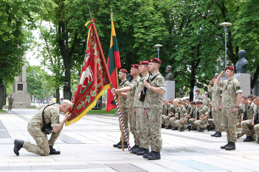Ginti Lietuvos laisvę prisiekė apie 1000 karių