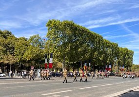 Bastilijos paėmimo dienos kariniame parade kolonos priešakyje žygiavo Garbės sargybos kuopos kariai - 1