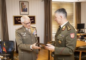 Pirmuoju vizitu užsienyje į Lietuvą atvyko NATO Jungtinės pajėgų vadavietės Brunsume vadas - 1