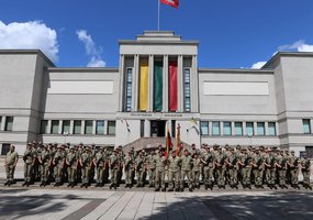 Kariai savanoriai prisiekė Vytauto Didžiojo karo muziejaus sodelyje - 5